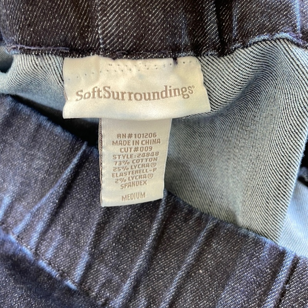 😊. NEW!  SOFT SURROUNDINGS cropped jeans. - Picture 2 of 5